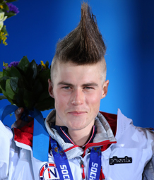 德甲战报：安塞尔米诺、阿德耶米建功，多特2-1勒沃库森（德甲焦点战：安塞尔米诺、阿德耶米相继破门，多特蒙德2比1力擒勒沃库森）