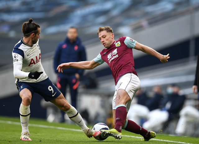 巴恩斯成近12年来，首位英超对曼城完成双响的纽卡球员（巴恩斯成为纽卡近12年来首位在英超对阵曼城梅开二度的球员）