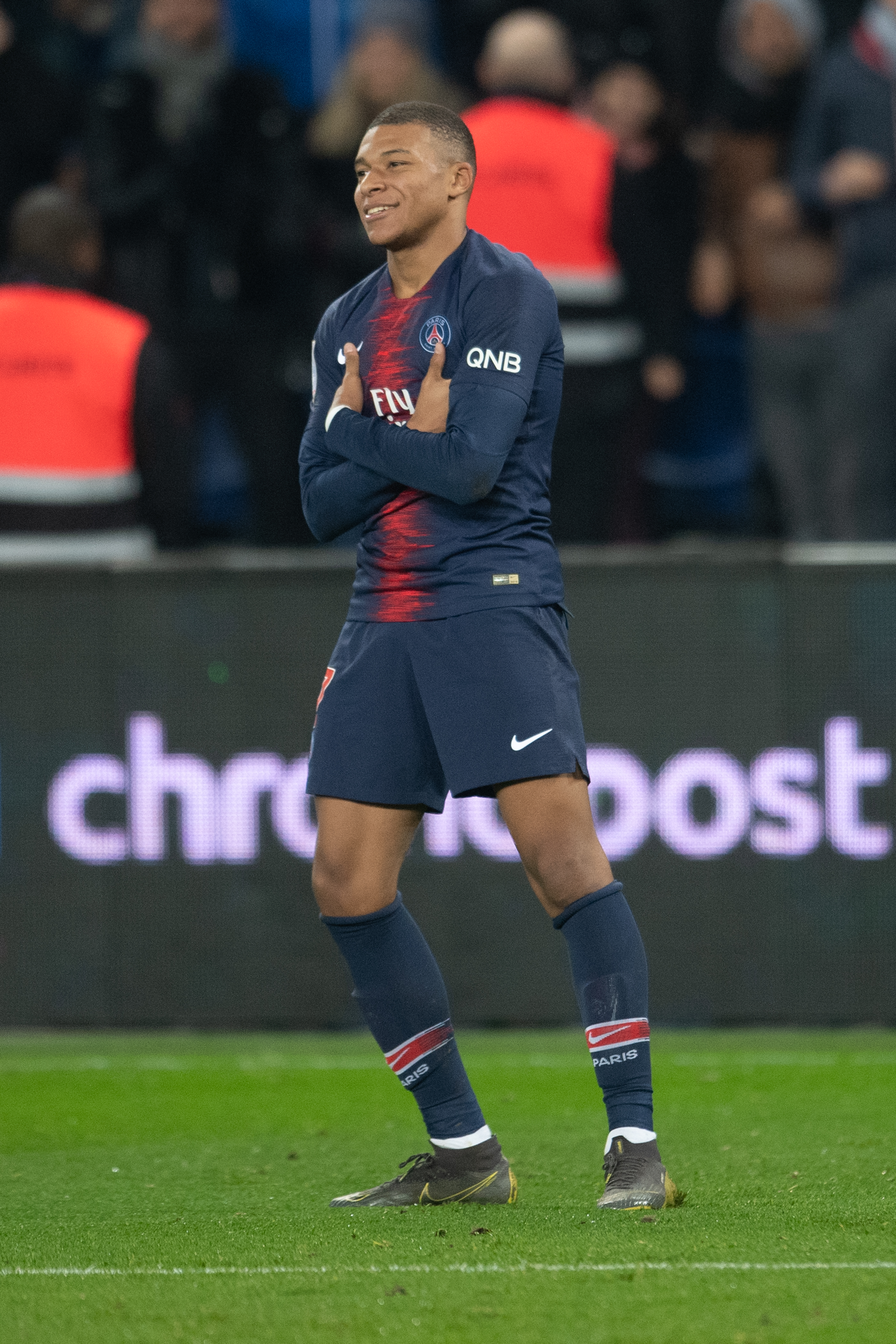 利物浦萨拉赫任意球破门锁定胜局（萨拉赫任意球建功助利物浦锁定胜利）