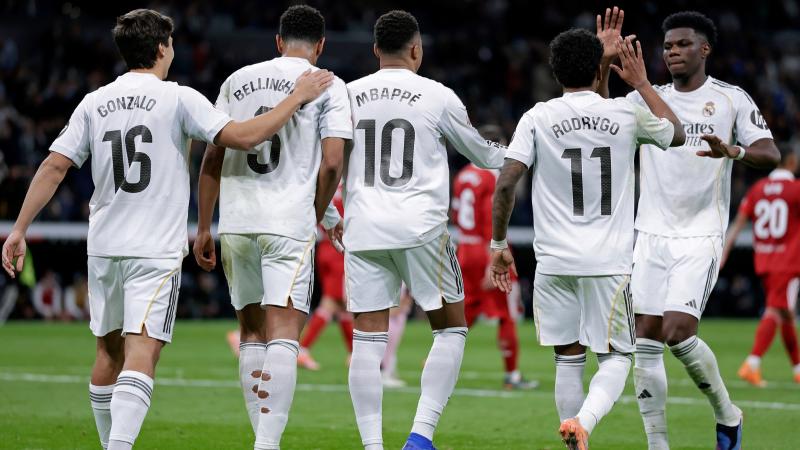 每体：莱万希望留在巴萨，并重新获得因费兰崛起而失去的主力位置（每体：莱万愿留巴萨，力争夺回被费兰崛起抢走的主力位置）