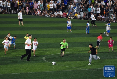 鲁尼认为梅西更优秀？C罗：我没意见，表达什么是他的自由（鲁尼称梅西更强？C罗回应：他有权表达，我不介意）