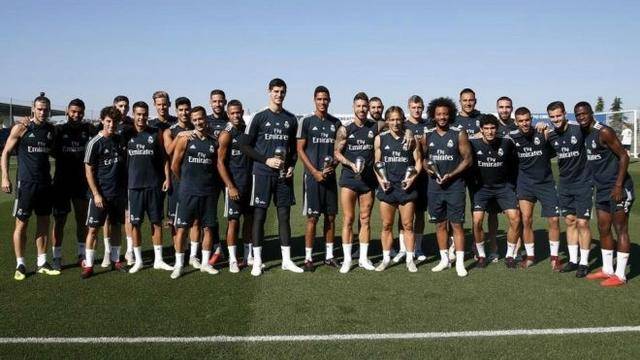 杜兰特三节28+8刷爆纪录：里程碑之夜击溃太阳 激情握拳怒吼庆祝（里程碑之夜！杜兰特三节28+8创纪录 率队击溃太阳握拳怒吼庆祝）