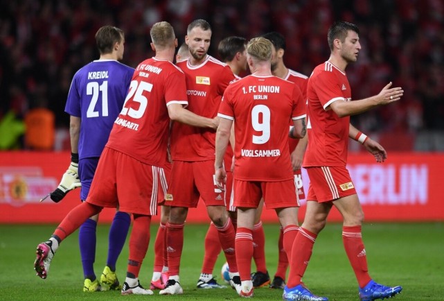 半场战报：西海岸1-0亚泰，陈柏良助攻里切利头球破僵（半场：西海岸1-0领先亚泰，陈柏良助攻里切利头球先拔头筹）