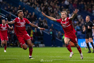 冠军搭档！德保罗已与梅西联手夺得5座冠军奖杯（梅西携手德保罗，已共同斩获5项冠军）