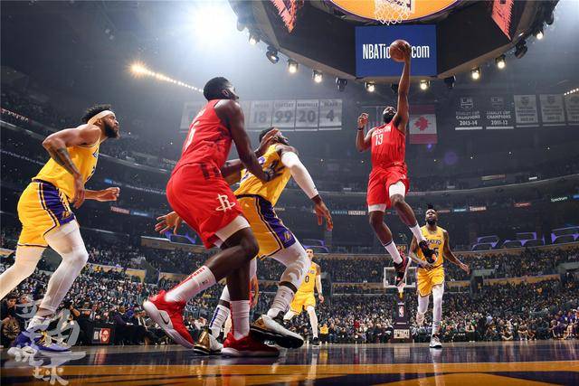 吴曦迎来个人生涯400场顶级联赛出场，同年龄段仅次于王大雷（吴曦完成顶级联赛第400次出场，同龄仅次于王大雷）