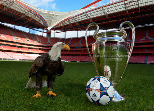 西甲前瞻：巴萨剑指7连胜巩固领跑，奥萨苏纳沦落保级军团（西甲前瞻：巴萨冲击七连胜稳固榜首，奥萨苏纳陷入保级泥潭）