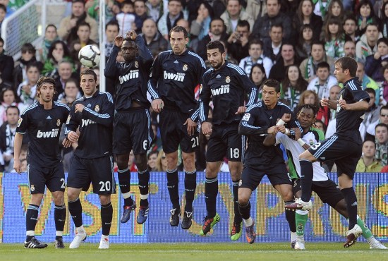 媒体人：戴琳对母亲经常辱骂，母亲借钱&打工帮戴琳还债（媒体人称戴琳常对母亲出言辱骂，母亲为替其还债四处借钱打工）