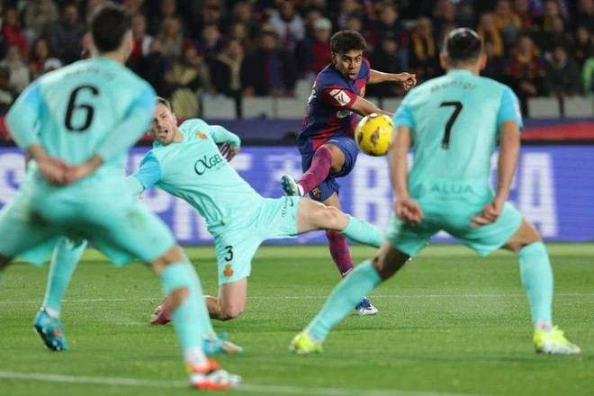 雷速体育12月7日讯 NBA常规赛继续进行，老鹰客场131-116战胜奇才。（NBA常规赛12月7日：老鹰客场131比116力克奇才）